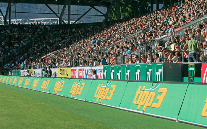 Die Bandensysteme im Tivoli Stadion bieten eine ausgezeichnete Sichtbarkeit