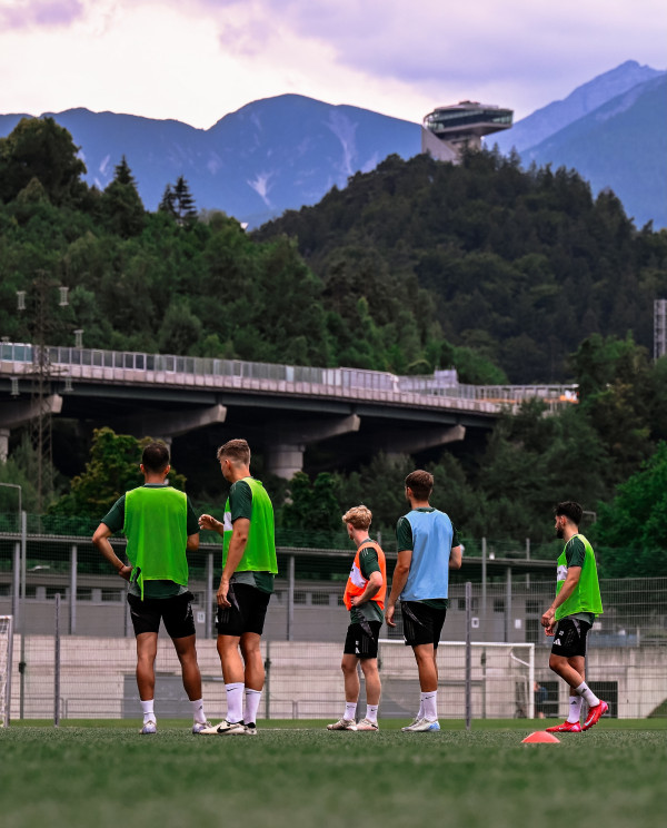 Freitag, Training in Kematen! 🖤💚

Wir gastieren am kommenden Freitag mit einer öffentlichen Trainingseinheit in Kematen. Nach dem Erfolg der vergangenen Woche in Neustift freuen wir uns erneut auf zahlreiche Besucher!

Start ist um 15:00 Uhr. Nach dem Training gibt es genug Zeit für Autogramme und Fotos! ✍🏼📸

#fcw1913
