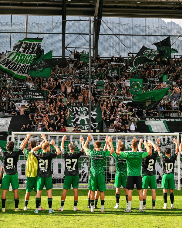 𝐃𝐢𝐞 𝐈𝐧𝐧𝐬𝐜𝐡𝐛𝐫𝐮𝐠𝐠𝐚 𝐬𝐢𝐧𝐝 𝐰𝐢𝐞𝐝𝐞𝐫 𝐝𝐚, viva la LigaZwa! ⚫️🟢

Nach vielen Jahren im Amateurbereich starten wir morgen erstmals wieder nach langer Abstinenz in eine Profisaison! 🖤💚

Zum Auftakt in LigaZwa empfangen wir um 18:30 Uhr Schwarz Weiß Bregenz im Tivoli!

ALLE INS TIVOLI! 🫸🏼🫷🏼

#fcw1913