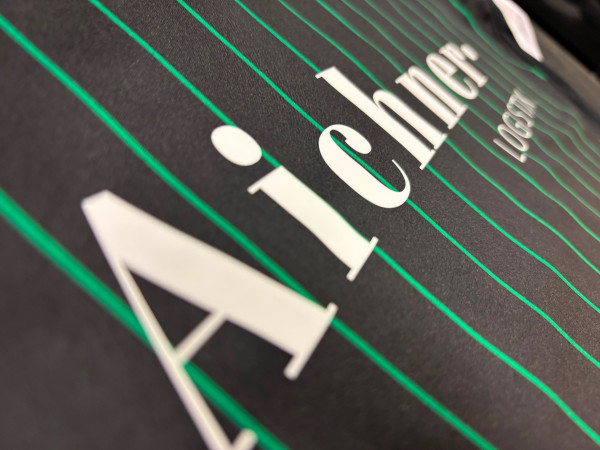 Aichner Logistik bleibt Hauptsponsor! 🖤💚

Das Aichner-Logo ziert auch weiterhin die Brust des FC Wacker Innsbruck. Das Logistikunternehmen verlängert das Hauptsponsoring beim Tiroler Traditionsverein um ein weiteres Jahr! 🙏🏼

Die Präsentation erfolgt morgen ab 15:40 Uhr im Zuge des Saisoneröffnungsfestes – gemeinsam mit den neuen Trikots. Anhand des Fotos bekommt ihr bereits einen ersten Eindruck davon, wie die neue Wäsch aussehen könnte! 😉

#fcw1913
